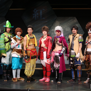 12月7日より開幕！“斬劇『戦国BASARA』蒼紅乱世”『紅』未来への誇り　初日舞台挨拶＆ゲネプロレポート イメージ画像