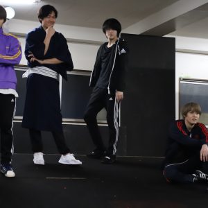 舞台版「BLACK BIRD」通し稽古レポート　妖怪との切ない純愛物語を、八百屋舞台で表現 イメージ画像