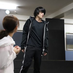 舞台版「BLACK BIRD」通し稽古レポート　妖怪との切ない純愛物語を、八百屋舞台で表現 イメージ画像