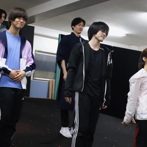 舞台版「BLACK BIRD」通し稽古レポート　妖怪との切ない純愛物語を、八百屋舞台で表現 イメージ画像