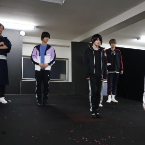 舞台版「BLACK BIRD」通し稽古レポート　妖怪との切ない純愛物語を、八百屋舞台で表現 イメージ画像