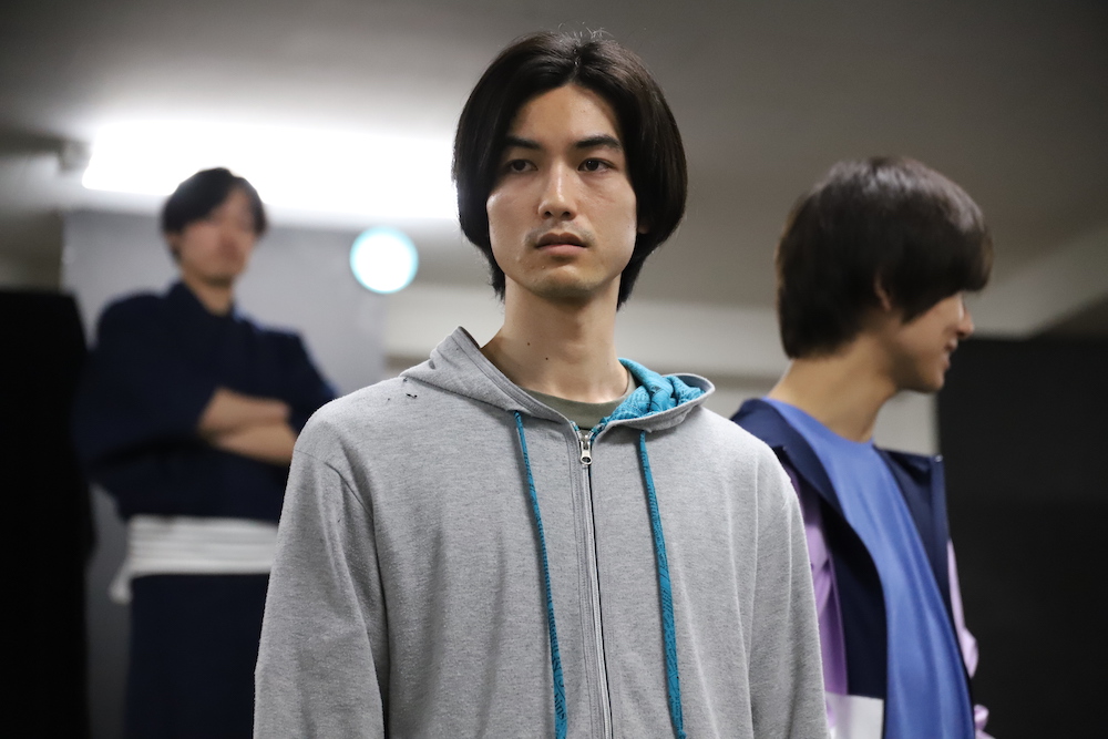 舞台版「BLACK BIRD」通し稽古レポート　妖怪との切ない純愛物語を、八百屋舞台で表現 イメージ画像