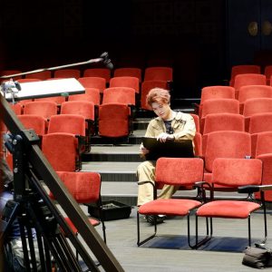 佐藤信長、山田ジェームス武らが出演　“客席”が舞台の短編ドラマ『F列23番の男』が配信決定 イメージ画像