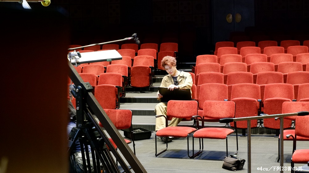 佐藤信長、山田ジェームス武らが出演　“客席”が舞台の短編ドラマ『F列23番の男』が配信決定 イメージ画像