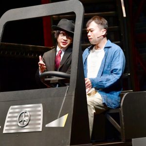 佐藤流司が魅せる、スタイリッシュな喪黒福造　「笑ゥせぇるすまん」THE STAGEゲネプロレポート イメージ画像