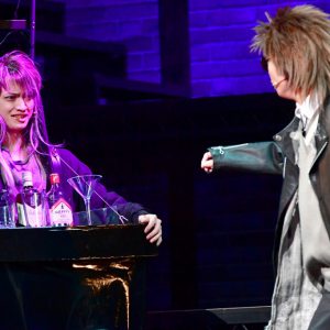 佐藤流司が魅せる、スタイリッシュな喪黒福造　「笑ゥせぇるすまん」THE STAGEゲネプロレポート イメージ画像