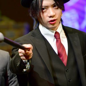 佐藤流司が魅せる、スタイリッシュな喪黒福造　「笑ゥせぇるすまん」THE STAGEゲネプロレポート イメージ画像