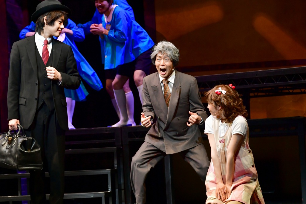 佐藤流司が魅せる、スタイリッシュな喪黒福造　「笑ゥせぇるすまん」THE STAGEゲネプロレポート イメージ画像