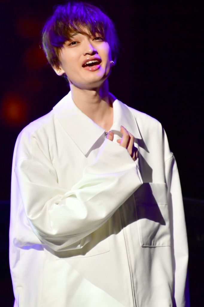 佐藤流司が魅せる、スタイリッシュな喪黒福造　「笑ゥせぇるすまん」THE STAGEゲネプロレポート イメージ画像