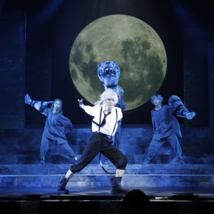 鳥越裕貴が魅せる“生命の輝き”　舞台「文豪ストレイドッグス DEAD APPLE」公演レポート イメージ画像
