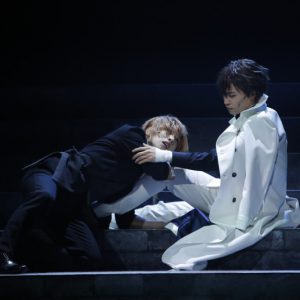 鳥越裕貴が魅せる“生命の輝き”　舞台「文豪ストレイドッグス DEAD APPLE」公演レポート イメージ画像