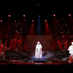 鳥越裕貴が魅せる“生命の輝き”　舞台「文豪ストレイドッグス DEAD APPLE」公演レポート イメージ画像