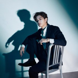 高橋健介、“大人の色気”を発揮　『振れ幅と盛れ』な2022年カレンダー発売 イメージ画像
