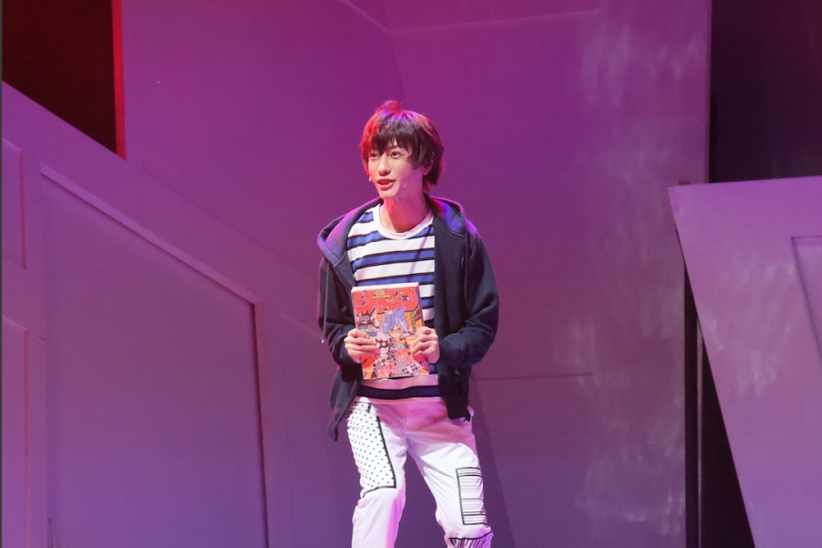 鈴木拡樹＆荒牧慶彦W主演「バクマン。」THE STAGEが開幕、水で表現する心情 イメージ画像