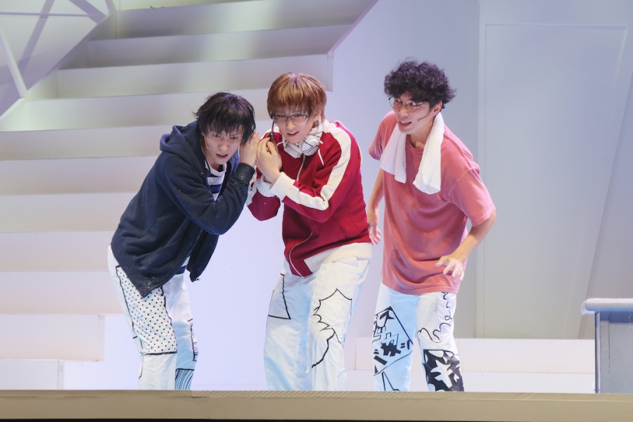 鈴木拡樹＆荒牧慶彦W主演「バクマン。」THE STAGEが開幕、水で表現する心情 イメージ画像