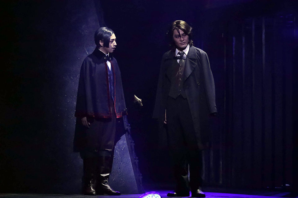 三森すずこ主演、舞台「擾乱」舞台写真が追加解禁　千秋楽公演がアーカイブ配信中 イメージ画像
