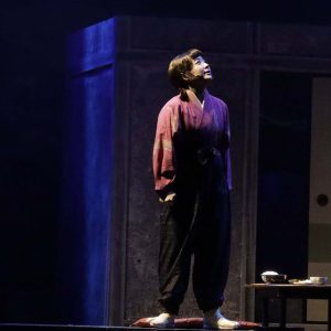 三森すずこ主演、舞台「擾乱」舞台写真が追加解禁　千秋楽公演がアーカイブ配信中 イメージ画像