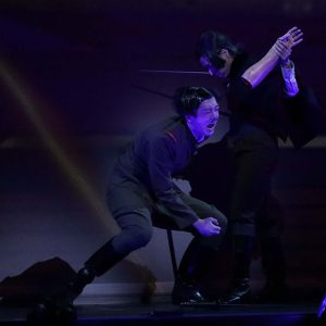 三森すずこ主演、舞台「擾乱」舞台写真が追加解禁　千秋楽公演がアーカイブ配信中 イメージ画像
