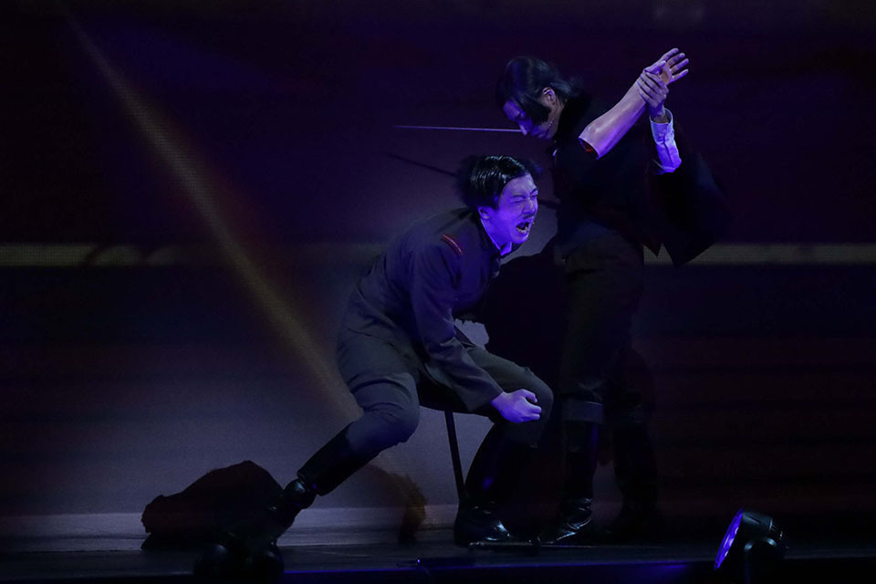 三森すずこ主演、舞台「擾乱」舞台写真が追加解禁　千秋楽公演がアーカイブ配信中 イメージ画像