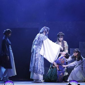 三森すずこ主演、舞台「擾乱」舞台写真が追加解禁　千秋楽公演がアーカイブ配信中 イメージ画像
