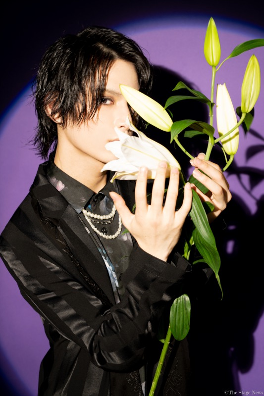 平賀勇成、花に囲まれる　フォトブック発売決定＆イベント開催も イメージ画像