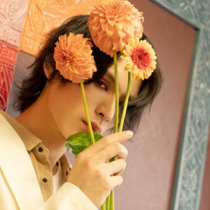 平賀勇成、花に囲まれる　フォトブック発売決定＆イベント開催も イメージ画像