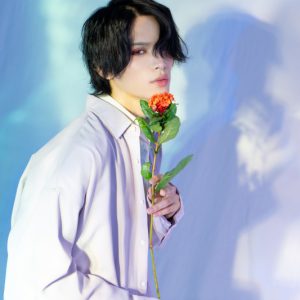 平賀勇成、花に囲まれる　フォトブック発売決定＆イベント開催も イメージ画像