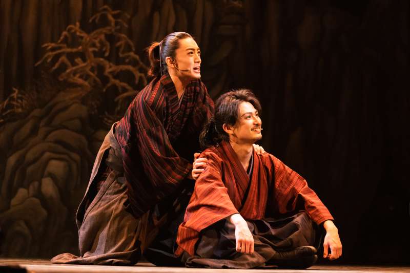 荒木宏文が一人二役で演じる光と影　舞台「漆黒天 -始の語り-」ゲネプロレポート イメージ画像