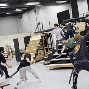 小宮璃央ら出演　ミュージカル「Shuffle！～まぜこぜ図書館『若草三銃士物語』～」稽古場レポート イメージ画像