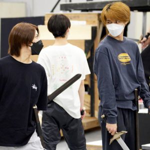 小宮璃央ら出演　ミュージカル「Shuffle！～まぜこぜ図書館『若草三銃士物語』～」稽古場レポート イメージ画像