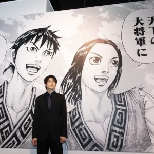 三浦宏規＆高野洸が「キングダム展 －信－」訪問　見学時の写真が解禁 イメージ画像