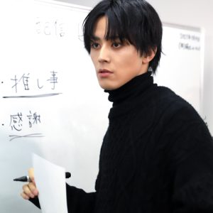 【OSIRU】千葉瑞己「締まるネクタイもあれば緩むネクタイもある」　撮りたてのスーツ姿ブロマイドをチラ見せ イメージ画像