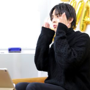【OSIRU】千葉瑞己「締まるネクタイもあれば緩むネクタイもある」　撮りたてのスーツ姿ブロマイドをチラ見せ イメージ画像