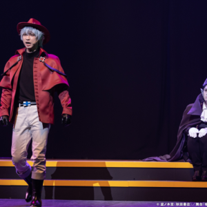 山本一慶＆鈴木裕樹がギア全開のハイテンションで爆走　舞台『吸血鬼すぐ死ぬ』ゲネプロレポート イメージ画像