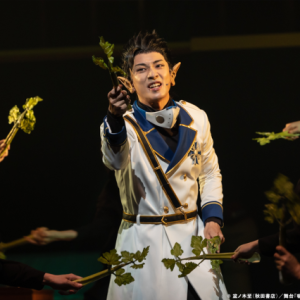 山本一慶＆鈴木裕樹がギア全開のハイテンションで爆走　舞台『吸血鬼すぐ死ぬ』ゲネプロレポート イメージ画像